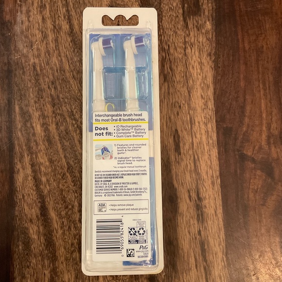 Oral-B Precision Clean Replacement Brush Heads Value Pack of 3 - Picture 2 of 2